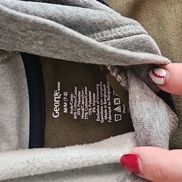 NWOT BOYS HOODIE SWEATER - Picture 2 of 3